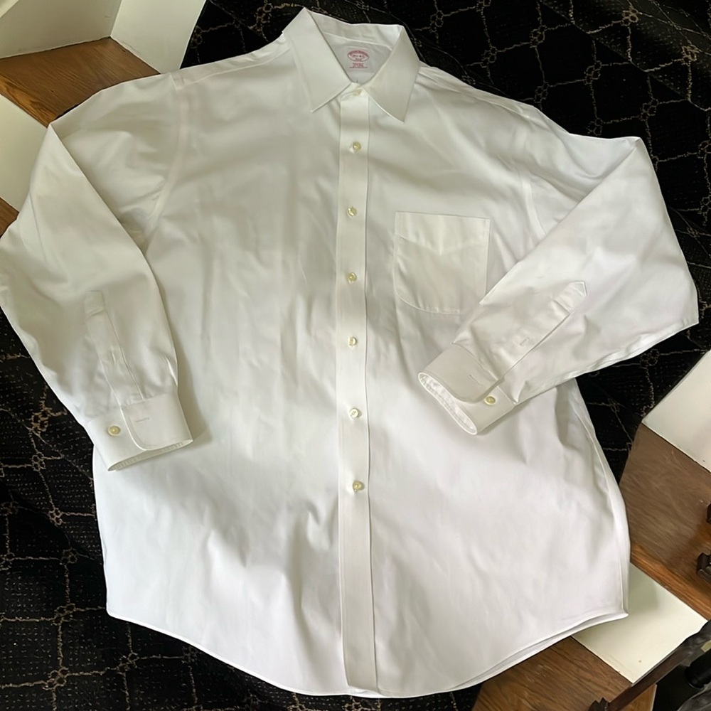 Brooks  Brothers 346 Regular fit White Dress Shirt 16 1/2 neck 34-35 sleeve